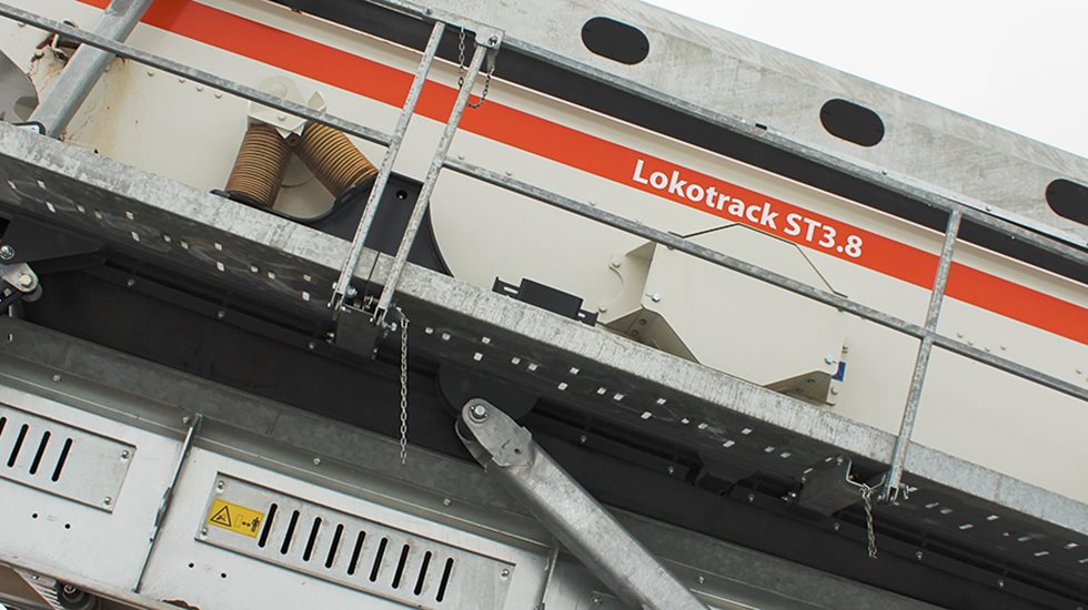 A closeup of the side of Lokotrack® ST3.8™ mobile screen.