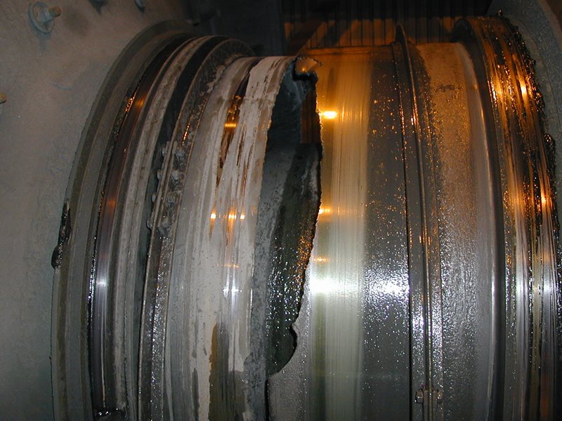Excessive wash from slurry ingress in a trunnion causes a catastrophic failure.
