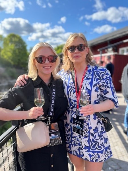 Pinja with her colleague Amanda Lindberg at a company summer party.